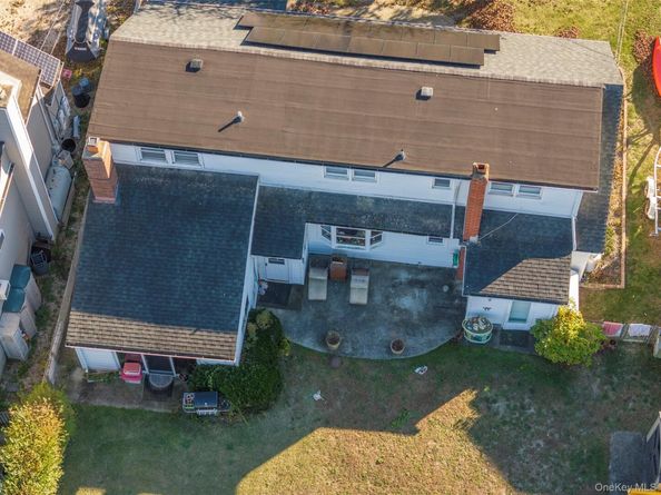 7 Fairlawn Court, Shirley NY 11967