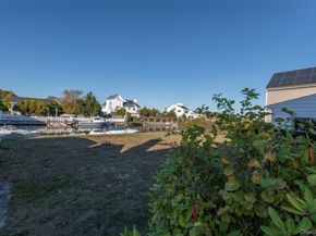 7 Fairlawn Court, Shirley NY 11967