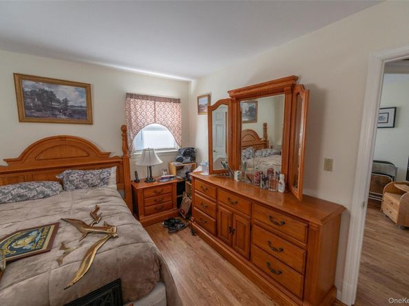 7 Fairlawn Court, Shirley NY 11967