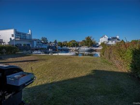 7 Fairlawn Court, Shirley NY 11967