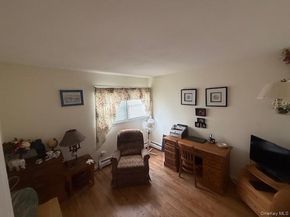 7 Fairlawn Court, Shirley NY 11967