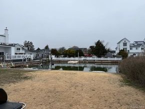 7 Fairlawn Court, Shirley NY 11967