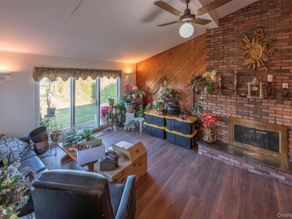 7 Fairlawn Court, Shirley NY 11967