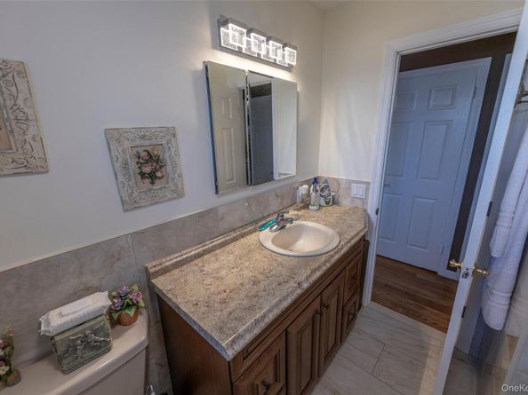 7 Fairlawn Court, Shirley NY 11967