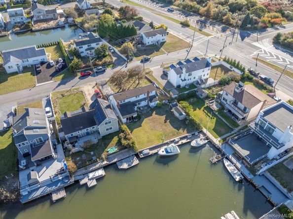 7 Fairlawn Court, Shirley NY 11967