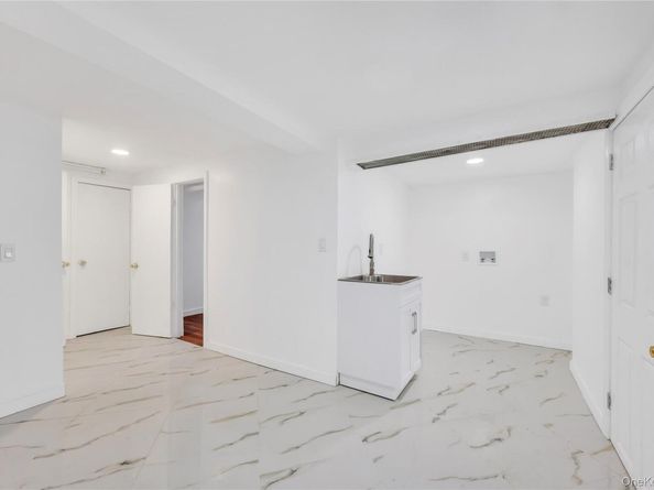 192-23 116th Road, Saint Albans NY 11412