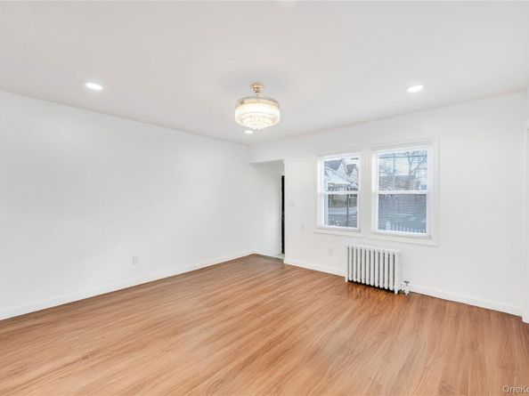 192-23 116th Road, Saint Albans NY 11412