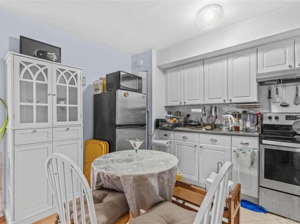 59 Fieldstone Drive 18, Hartsdale NY 10530