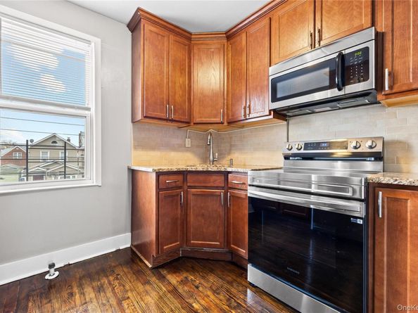 42-25 189th Street, Flushing NY 11358