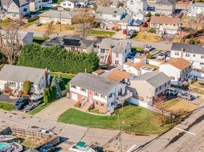 4 Bay Place, Lindenhurst NY 11757