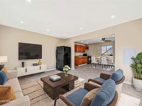 4 Bay Place, Lindenhurst NY 11757