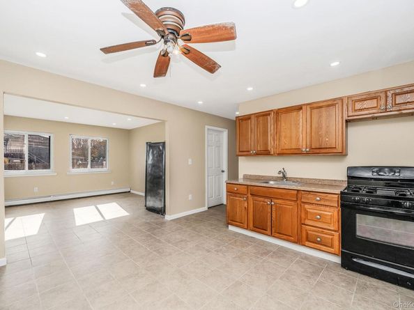 4 Bay Place, Lindenhurst NY 11757