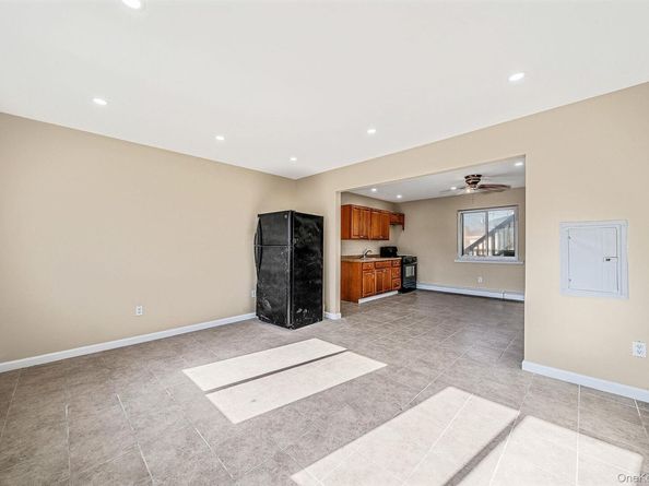 4 Bay Place, Lindenhurst NY 11757