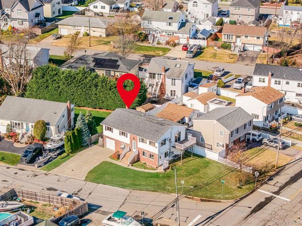4 Bay Place, Lindenhurst NY 11757
