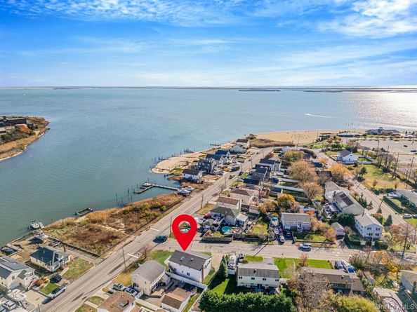 4 Bay Place, Lindenhurst NY 11757