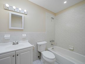 4 Bay Place, Lindenhurst NY 11757