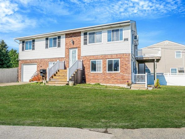 4 Bay Place, Lindenhurst NY 11757