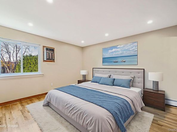 4 Bay Place, Lindenhurst NY 11757