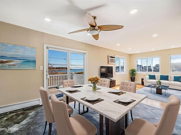 4 Bay Place, Lindenhurst NY 11757