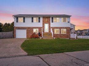 4 Bay Place, Lindenhurst NY 11757