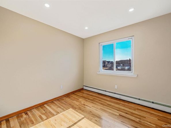 4 Bay Place, Lindenhurst NY 11757