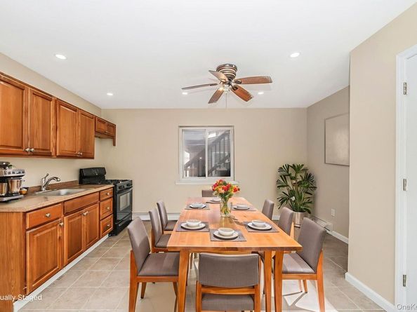 4 Bay Place, Lindenhurst NY 11757