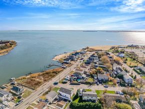 4 Bay Place, Lindenhurst NY 11757