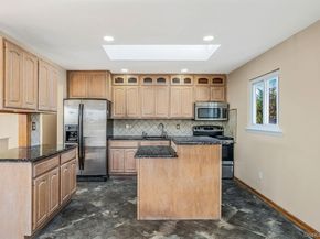 4 Bay Place, Lindenhurst NY 11757