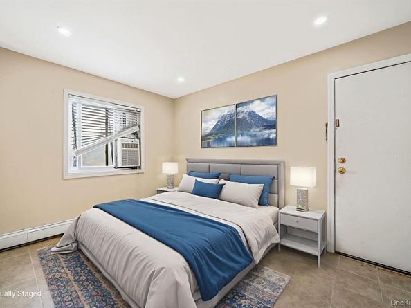 4 Bay Place, Lindenhurst NY 11757