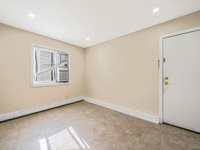 4 Bay Place, Lindenhurst NY 11757