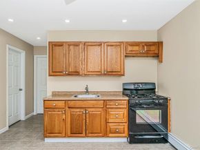 4 Bay Place, Lindenhurst NY 11757