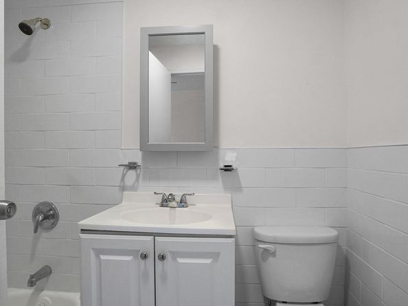 681 Rhinelander Avenue, Bronx NY 10462