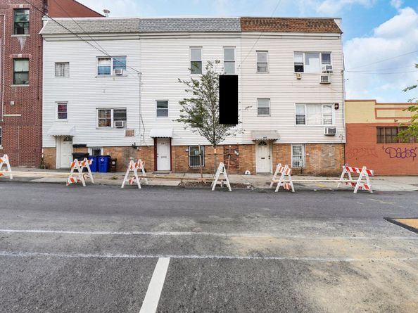 681 Rhinelander Avenue, Bronx NY 10462