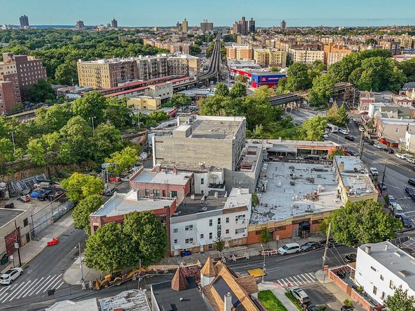 681 Rhinelander Avenue, Bronx NY 10462