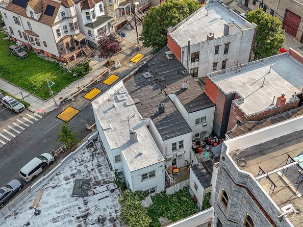 681 Rhinelander Avenue, Bronx NY 10462