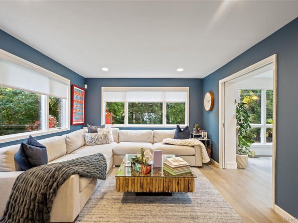 96 Oakdale Lane, Roslyn Heights NY 11577