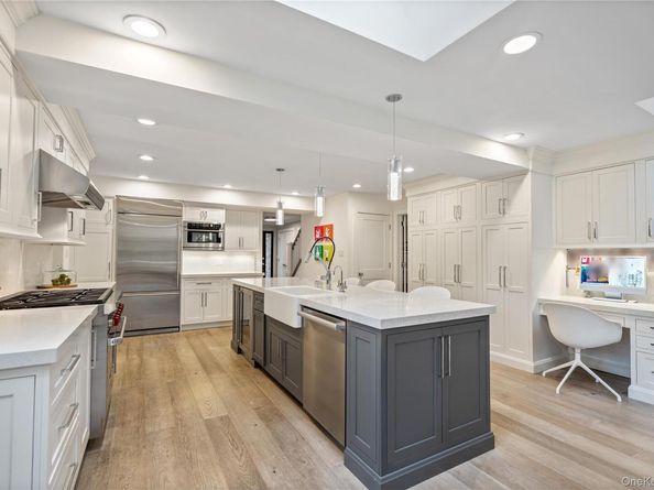 96 Oakdale Lane, Roslyn Heights NY 11577