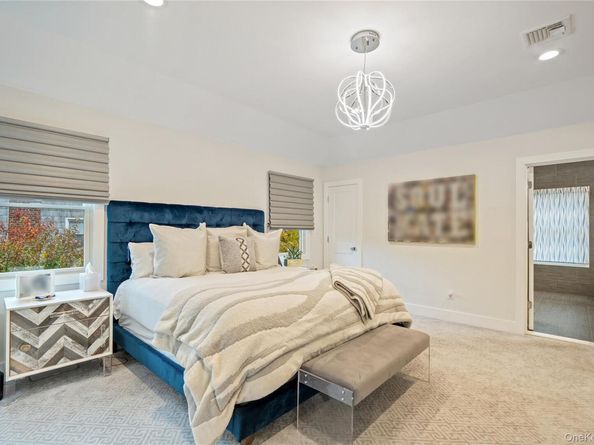 96 Oakdale Lane, Roslyn Heights NY 11577