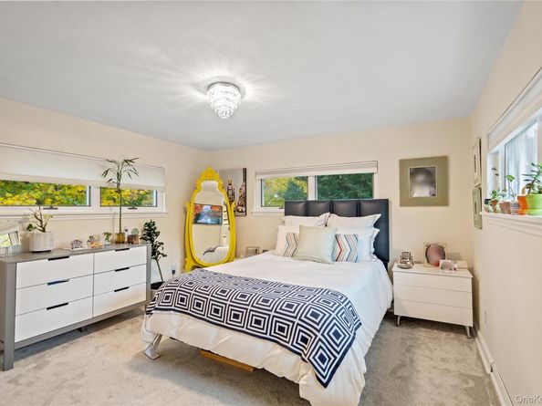 96 Oakdale Lane, Roslyn Heights NY 11577