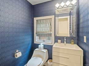 96 Oakdale Lane, Roslyn Heights NY 11577