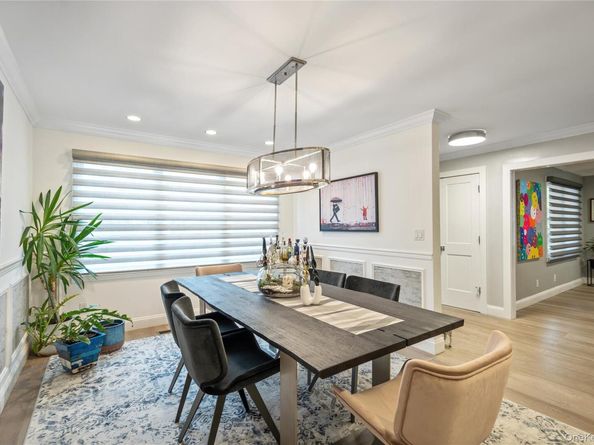 96 Oakdale Lane, Roslyn Heights NY 11577