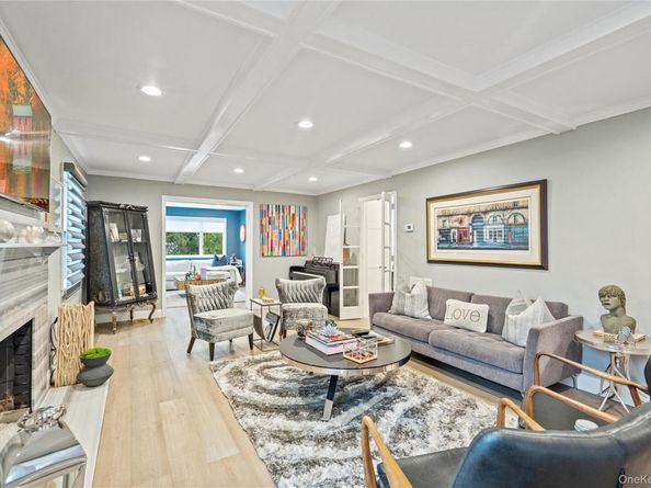 96 Oakdale Lane, Roslyn Heights NY 11577