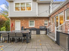 96 Oakdale Lane, Roslyn Heights NY 11577