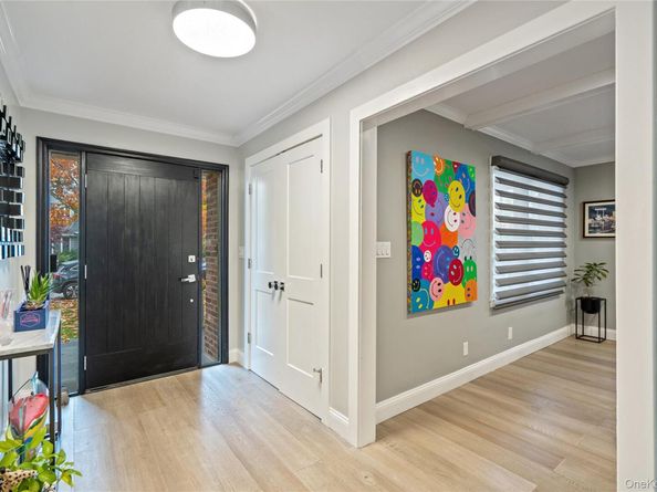 96 Oakdale Lane, Roslyn Heights NY 11577