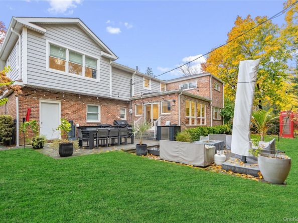 96 Oakdale Lane, Roslyn Heights NY 11577