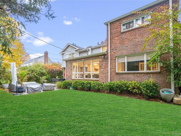 96 Oakdale Lane, Roslyn Heights NY 11577