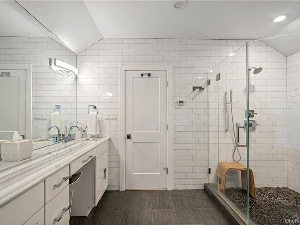 96 Oakdale Lane, Roslyn Heights NY 11577