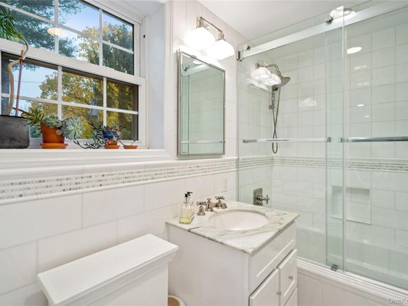 96 Oakdale Lane, Roslyn Heights NY 11577