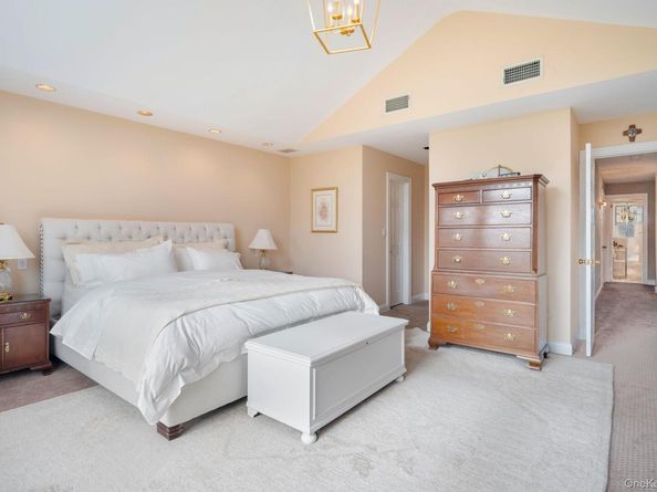 19 Club Court, Pleasantville NY 10570