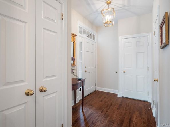 19 Club Court, Pleasantville NY 10570